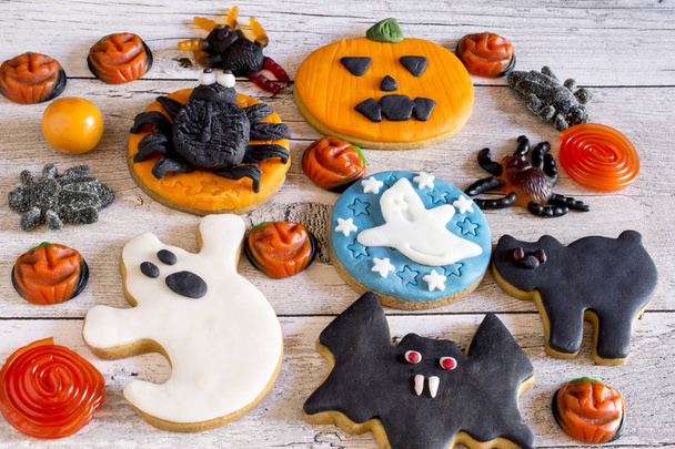 Halloween cookies and fruit jelly - Foto, afbeelding