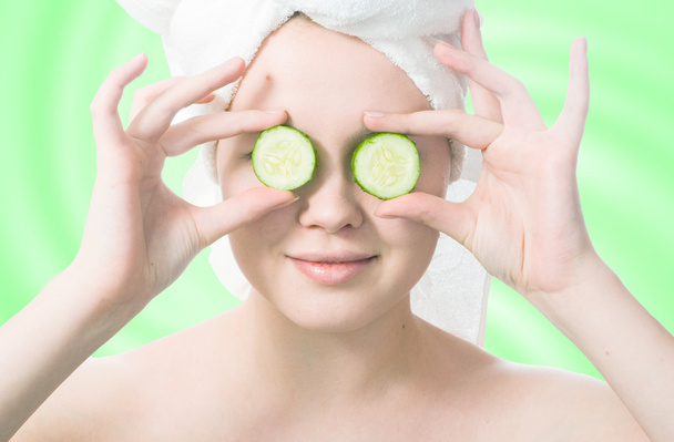 Woman with cucumbers on eyes - Фото, зображення
