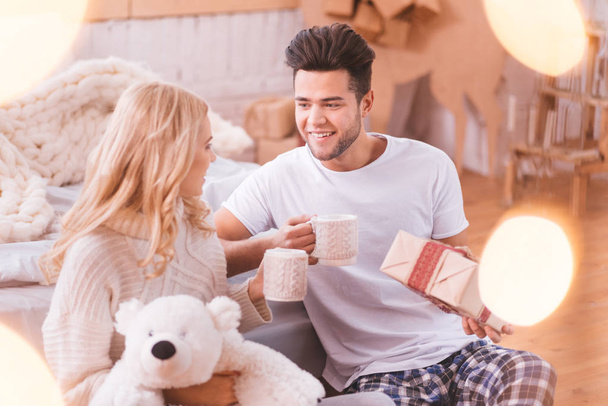 Handsome brunette man having tea with his girlfriend - Foto, immagini