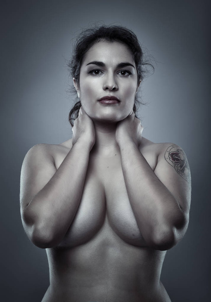beautiful topless hispanic woman - Foto, imagen
