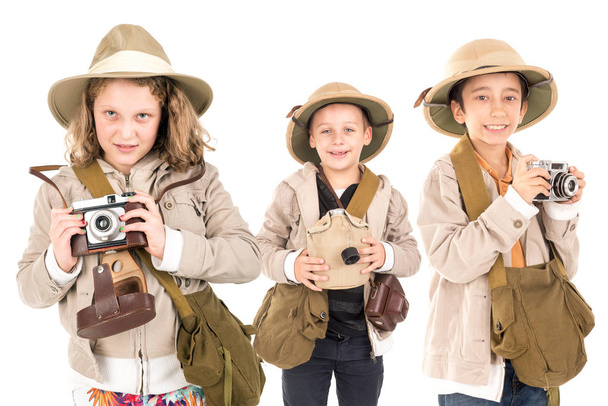 Lapset safarivaatteissa
 - Valokuva, kuva