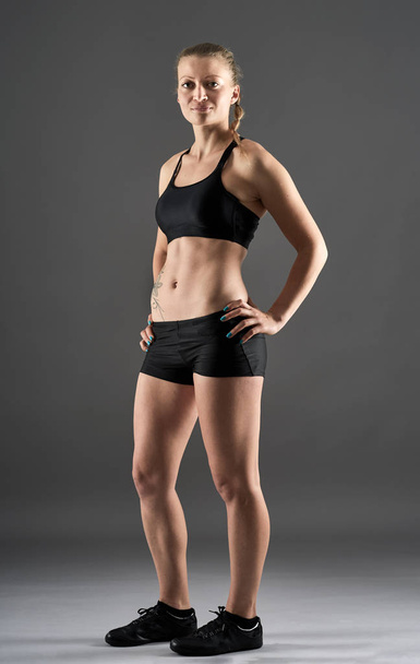Fitness Female posing - Valokuva, kuva