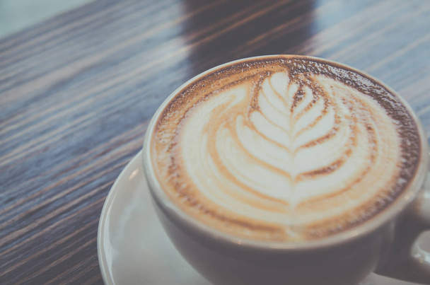 Tasse Kaffee mit schöner Latte Art - Foto, Bild