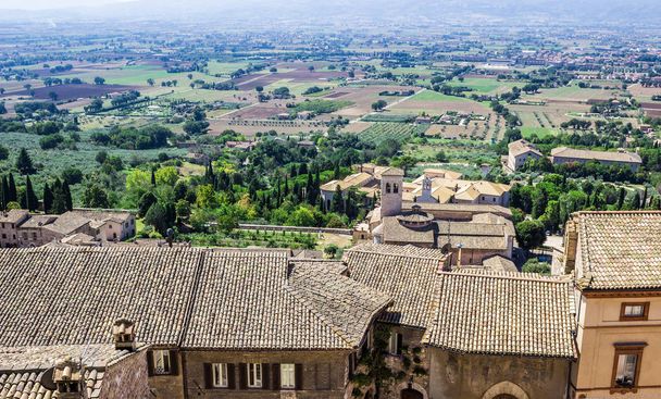 Widok panoramiczny piękny typowy włoski pola krajobrazu - Zdjęcie, obraz