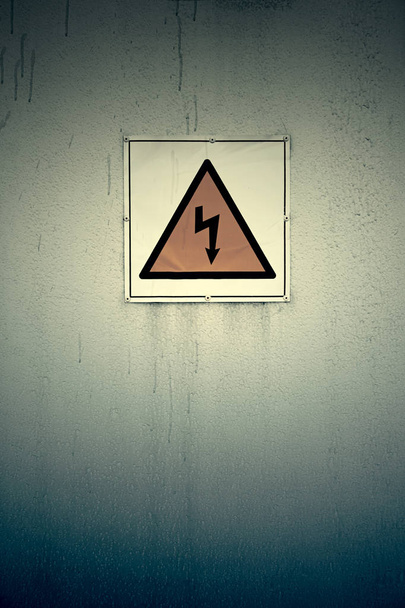 Elektromos figyelmeztető jel - Fotó, kép
