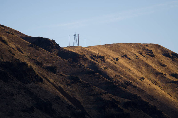 Утиліта поляків, стоячи високо над серцем Hells Каньйон  - Фото, зображення