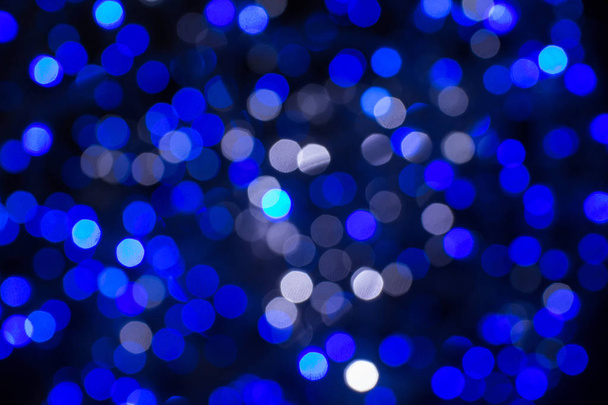 Glinsterende sterren op bokeh. Kerst achtergrond - Foto, afbeelding