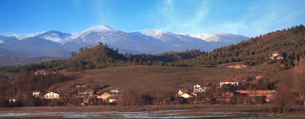dağlarda duran evlerin panoramik çekim - Fotoğraf, Görsel