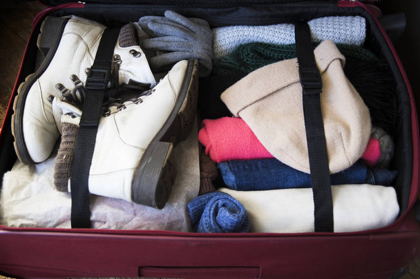  valise emballée pour aller au voyage d'hiver
 - Photo, image