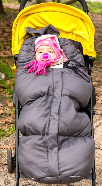 bambino sacco a pelo passeggino invernale
 - Foto, immagini
