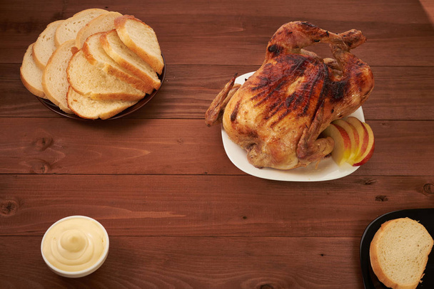 roasted bird on a wooden table - Foto, imagen