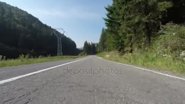 Az autó gyorshajtás elülső kamera - Felvétel, videó