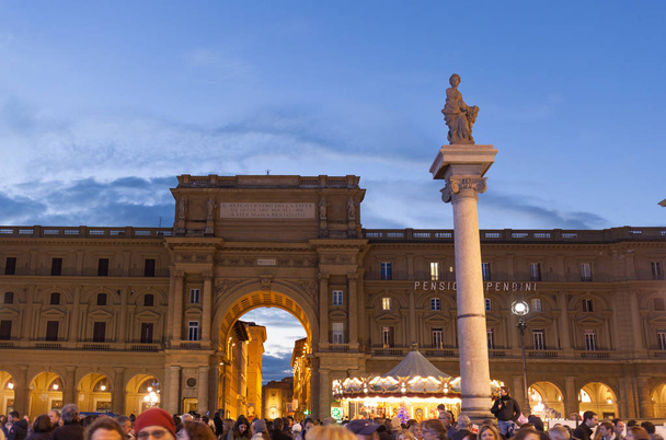 Tourists visits the christmas market in Florence - Photo, Image