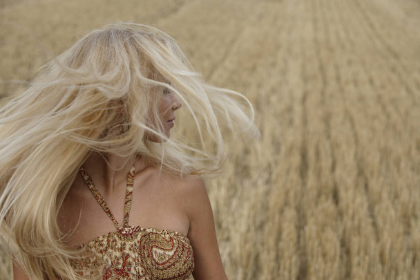 Young blond woman  - Valokuva, kuva