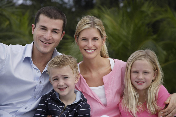 Retrato de familia feliz - Foto, Imagen