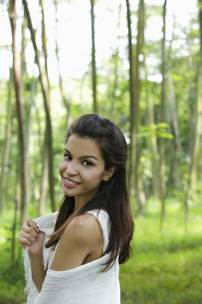 young woman smiling - Фото, зображення
