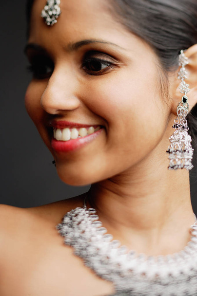 woman with Indian jewellery - Foto, immagini