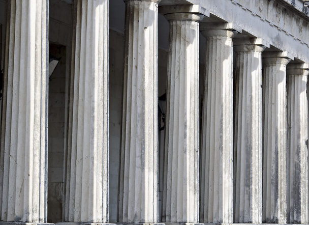 Fila de pilares del templo griego antiguo
 - Foto, imagen