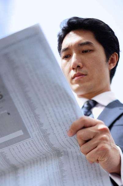 Businessman reading newspaper - Fotoğraf, Görsel
