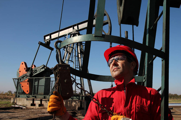 Πετρέλαιο και φυσικό αέριο βιομηχανία εργαζόμενος - Φωτογραφία, εικόνα