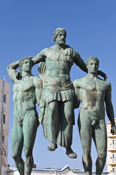 Antigua estatua griega clásica en la isla de Rodas, Grecia
 - Foto, imagen