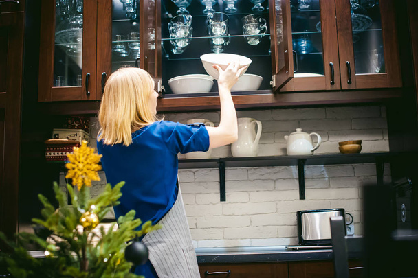 woman housewife in the kitchen.  - Foto, Bild