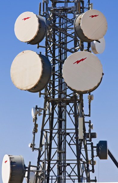 Телебашня с параболическими антеннами
 - Фото, изображение