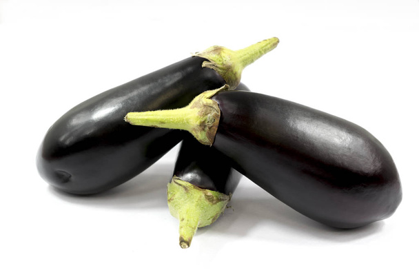 aubergine op witte - Foto, afbeelding