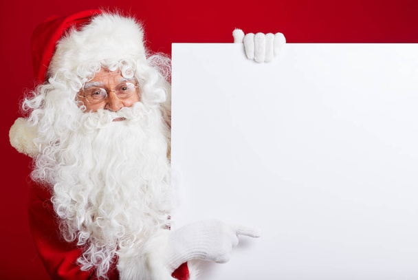 Santa Claus pointing in blank advertisement banner isolated on r - Foto, Imagem