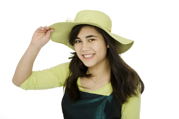 Hymyilevä teini tyttö vihreä mekko ja lime vihreä hattu
 - Valokuva, kuva