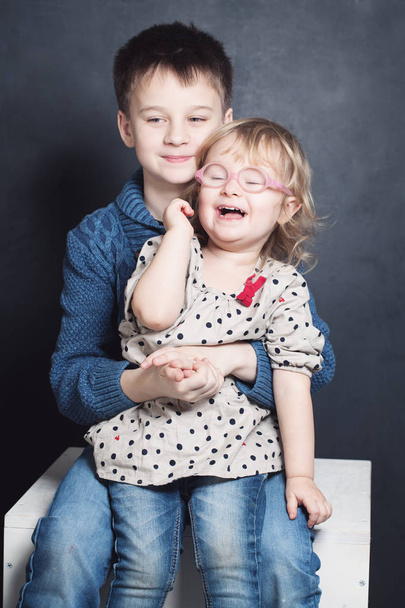 Děti šťastné sourozence bratra a Ssister  - Fotografie, Obrázek