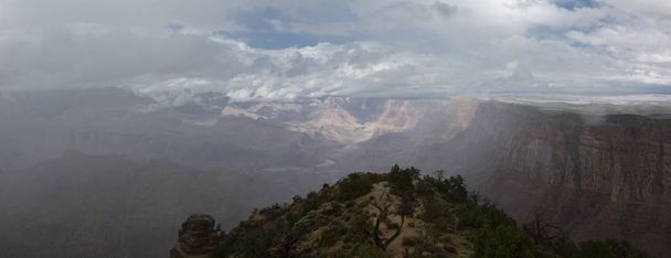 Grand Canyon dos Estados Unidos no Rio Colorado
 - Foto, Imagem