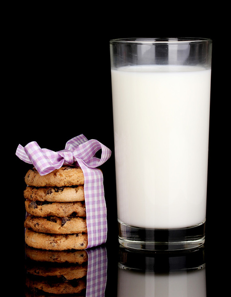 Glass of milk and cookies isolated on black - Zdjęcie, obraz