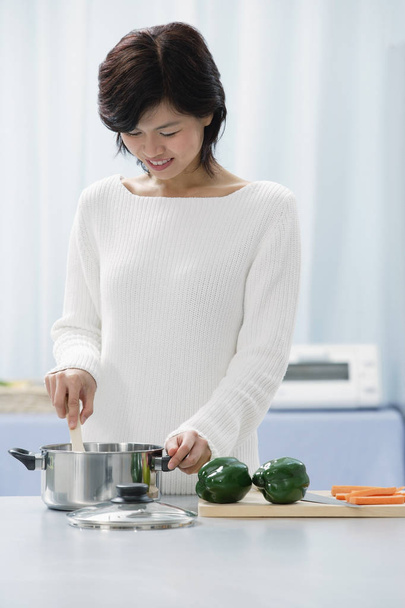 Woman in white kitchen - Foto, Bild