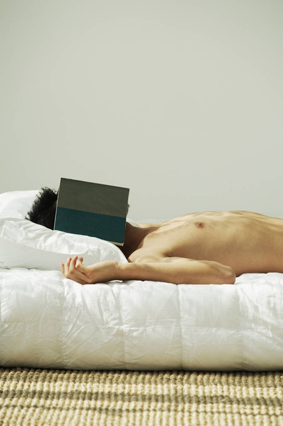 Young man lying in bed - Фото, зображення