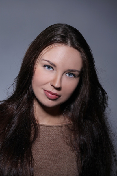 Beautiful young woman in dark background - Fotografie, Obrázek