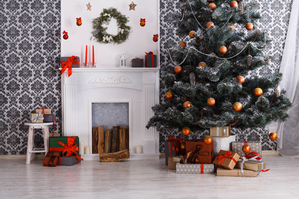 Beatiful christmas decorated tree in modern interior, holiday concept - Photo, Image