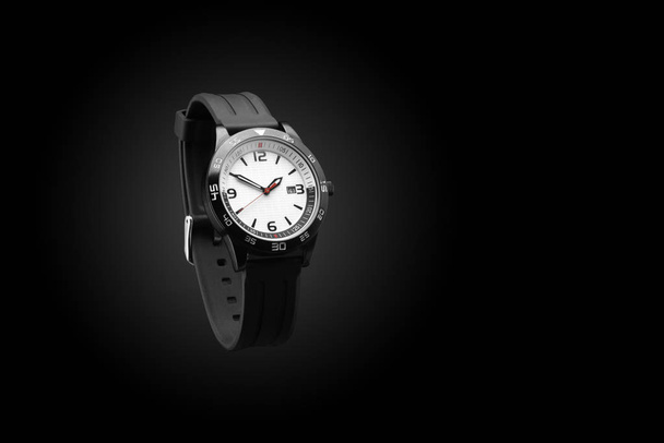 horloge en métal noir
 - Photo, image