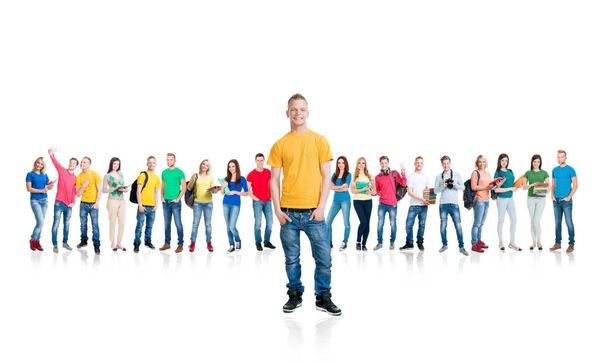 Gran grupo de estudiantes adolescentes
  - Foto, Imagen