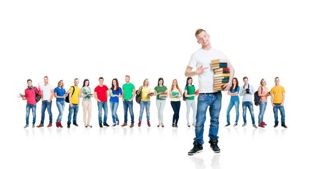 Grande grupo de estudantes adolescentes
  - Foto, Imagem