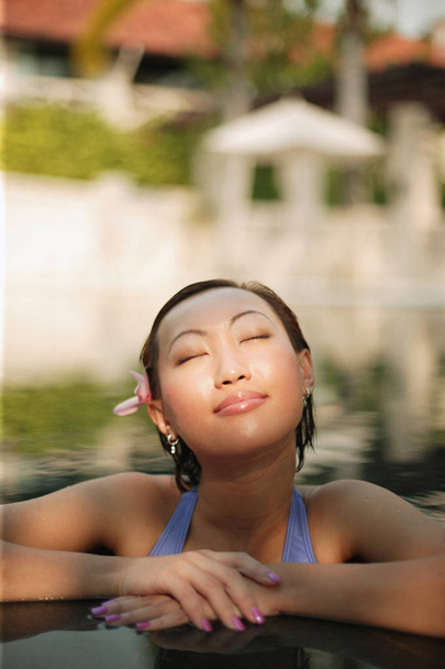 Young woman in swimming pool - Zdjęcie, obraz