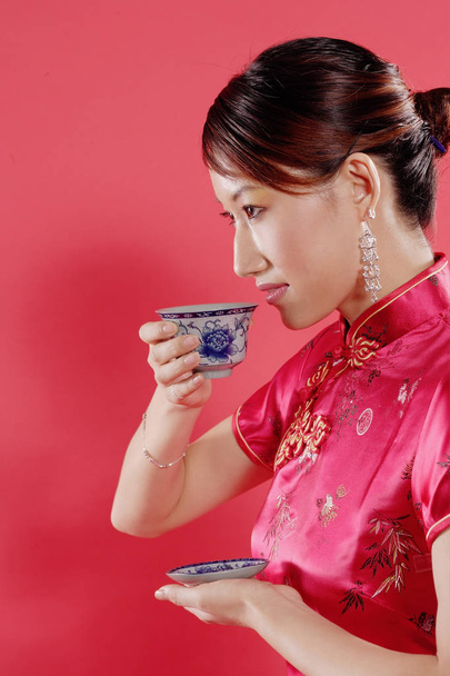 Woman holding teacup - Zdjęcie, obraz