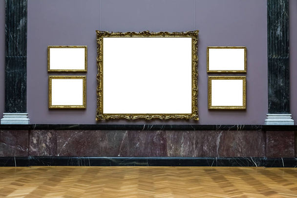 美術館のフレームの紺壁の華やかなミニマルなデザイン ホワイト Isol - 写真・画像