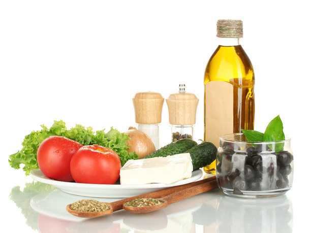 Ingredientes para una ensalada griega aislada sobre fondo blanco
 - Foto, Imagen