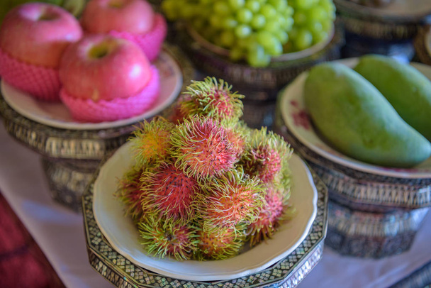 Fruits pour les offrandes en Thaïlande traditionnelle
 - Photo, image
