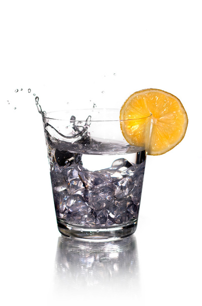 Vodka com limão
 - Foto, Imagem