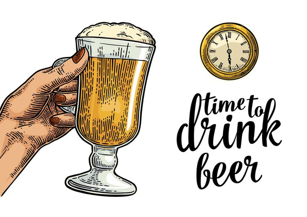 Female hand holding glass beer and antique pocket watch. - Vector, imagen