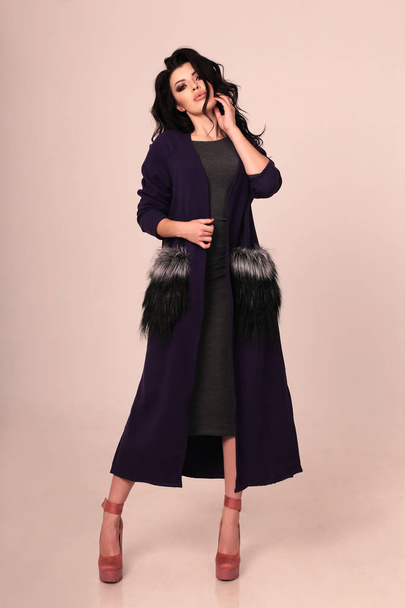 gorgeous woman with dark hair in elegant clothes  - Foto, afbeelding