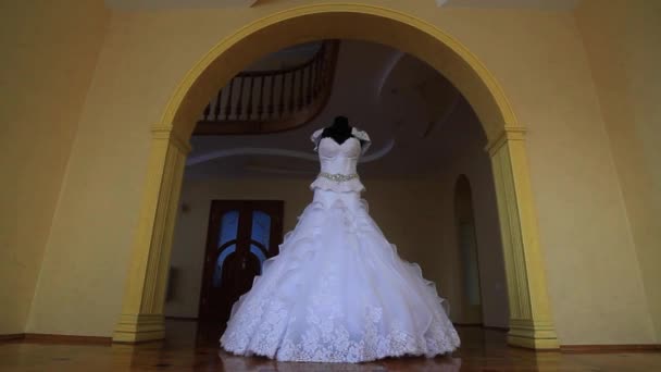 an elegant wedding dress on a mannequin in a beautiful light room - Footage, Video