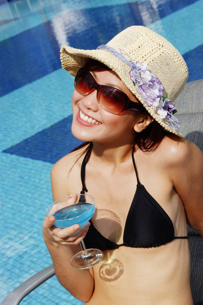 Woman in bikini and sunglasses - Foto, Imagem